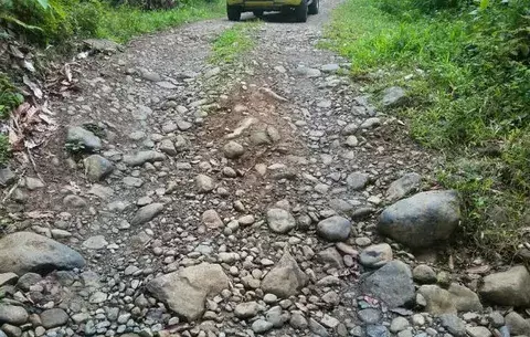 Moradores de Quebrada Pinzón piden a gritos carretera y puentes