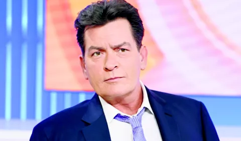 Demandará a Charlie Sheen por incumplir con la manutención 