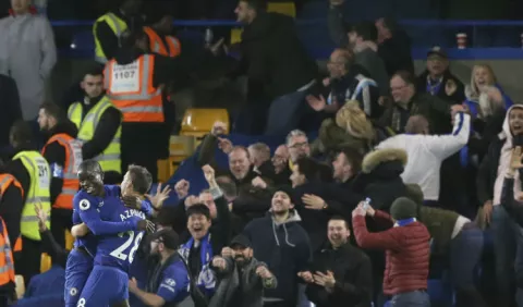 Acusado de racismo fanático del Chelsea pierde su abono de temporada, su trabajo y pide perdón