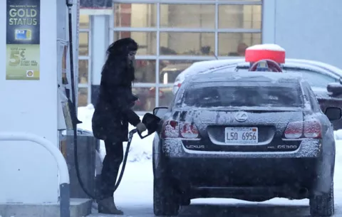 Chicago enfrenta una "peligrosa" ola de frío con refugios de calor