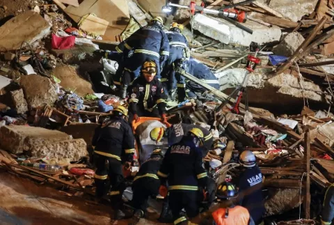 Derrumbe de una vivienda en Valparaiso deja seis muertos