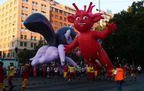 Gran desfile de globos gigantes en Chile con mensaje a la preservación de planeta 