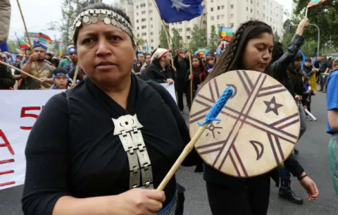 Mapuches se manifiestan en Santiago para reivindicar la resistencia indígena