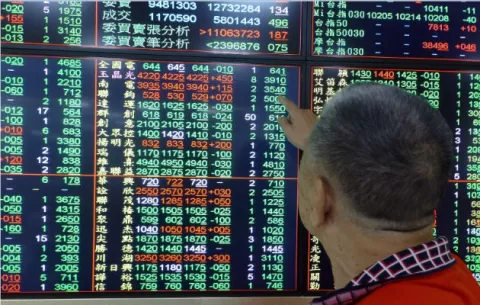 'Guerra' entre Estados Unidos y China se traslada a lo bursátil 
