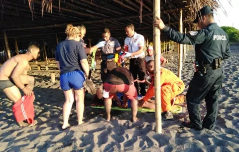 Se salva milagrosamente de morir ahogada en playa La Barqueta en Alanje