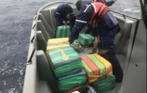 Ubican 990 kilos de droga a bordo de una lancha en la frontera con Panamá
