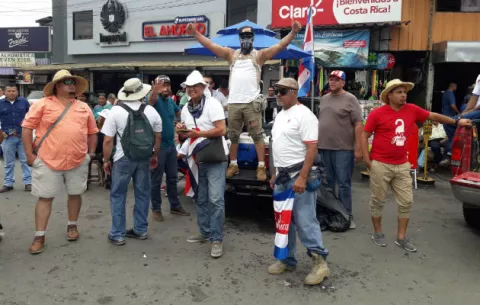 Segundo día de cierre en Paso Canoas genera pérdidas que ascienden a los 2 millones de dólares