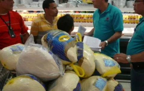¡Peligro! Acodeco encuentra pavos vencidos en Chiriquí desde el mes de agosto