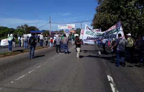 Docentes y productores se unen para protestar en Chiriquí cansados de las mentiras del gobierno