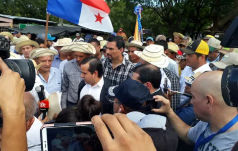 ¡Cansados! Productores de azuero exigen la remoción del ministro Carles