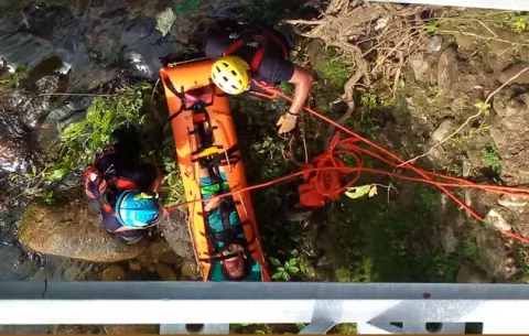 Rescatan a mujer que cayó del puente sobre el río Mula en Bugaba