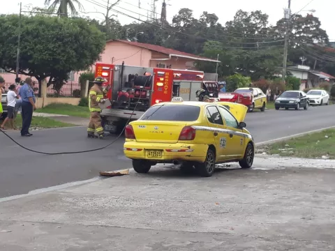 En menos de una semana se incendia otro taxi en David