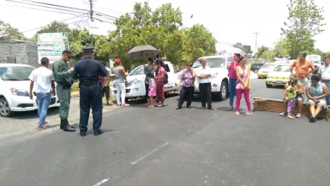 Bloquean entrada de Boquerón por falta de agua
