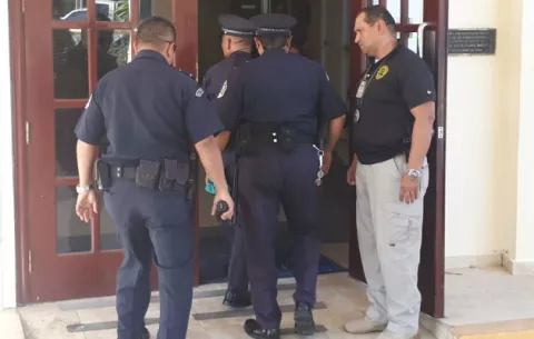 Ordenan detención a sujeto por introducirse a una residencia en Las Lomas