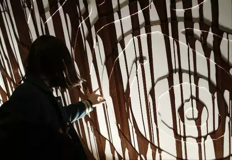 NY: Muro de chocolate luce en Semana de la Moda