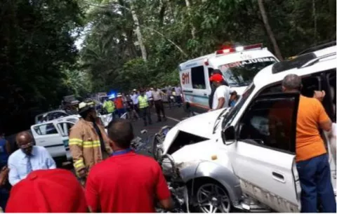 Un muerto y cinco heridos deja impactante choque entre varios vehículos en La Forestal, avenida Omar Torrijos 