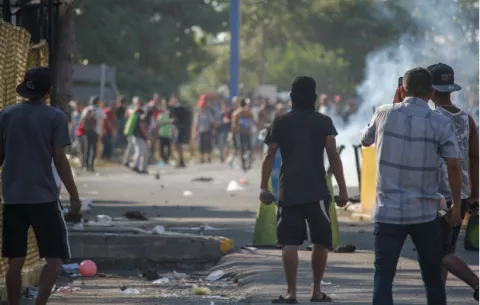 Al menos 3,000 migrantes entran en México tras ser atacados en Guatemala