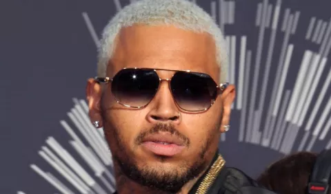 Chris Brown es acusado de  violación