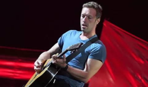 Chris Martin le otorgan orden de alejamiento 