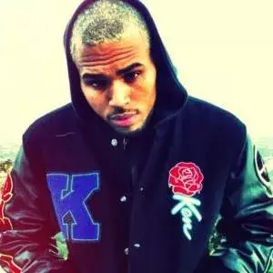 Chris Brown regresa al trabajo pero seguirá en rehabilitación
