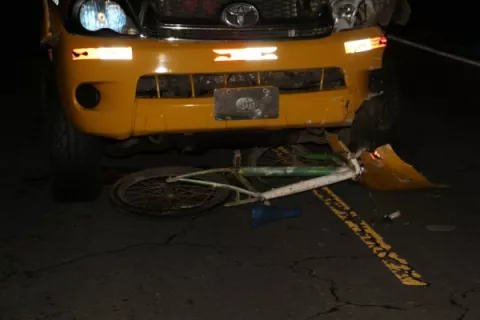 Ciclista pierde la vida al colisionar con un taxi en el sector de Alanje