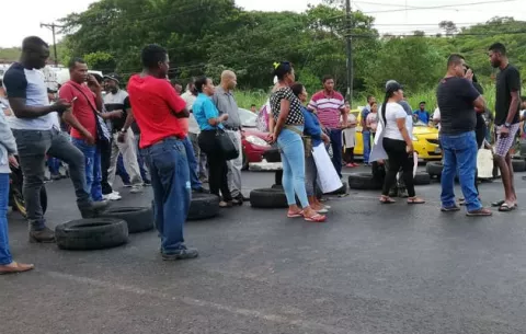Por más de cinco horas incomunican la provincia de Colón