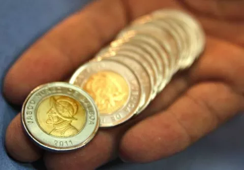 ¿Acuñar monedas tiene algún beneficio para la economía nacional?