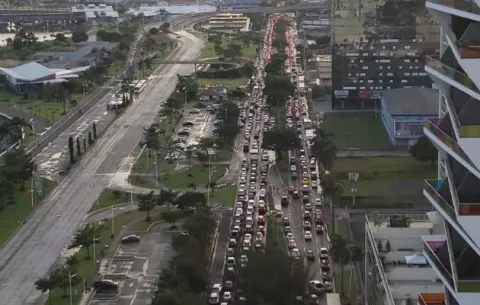 Colapso y caos vehicular en la capital por la visita del presidente chino Xi Jinping