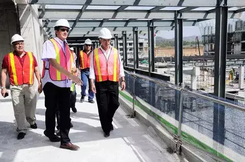 Autoridades guatemaltecas realizan un recorrido a la Ciudad Hospitalaria