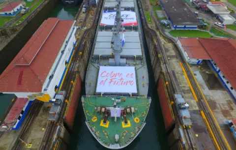 Cobre Panamá pagará $1.5 millones este año por transitar por el Canal de Panamá