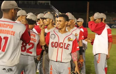 Los Santos avanza a la final y Coclé está a un  juego de eliminar a Oeste en el juvenil