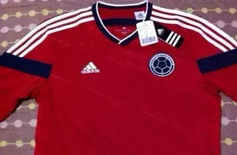 Colombia presenta segundo uniforme para el Mundial, inspirado en el de 1990 