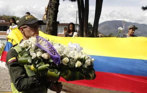 Muere herido en atentado del ELN y sube a 21 el número de cadetes fallecidos