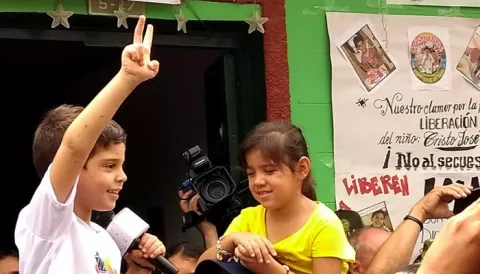 Duque recibe en la sede presidencial a niño que estuvo secuestrado una semana