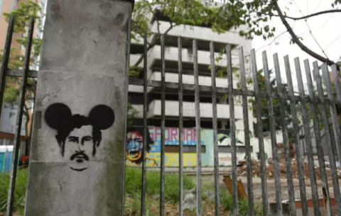 En tres segundos fue reducido a escombros el edificio Mónaco de Pablo Escobar
