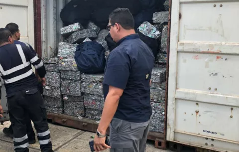 Detectan 15 maletines con 509 paquetes de cocaína dentro de contenedor en Colón