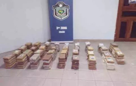 Decomisan 175 paquetes de cocaína en una residencia en Los Cuatro Altos en Colón
