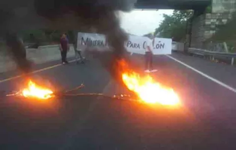 Colonenses protestan por falta de oportunidades laborales en Minera Panamá
