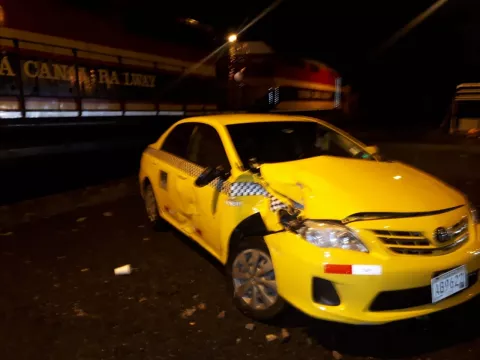 Taxista colonense de 60 años se salvó de que se lo llevara el tren