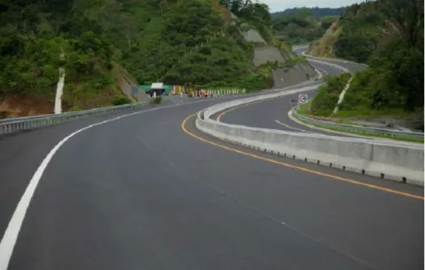 Buses no pueden utilizar autopista Panama-Colón sino carretera Transístmica