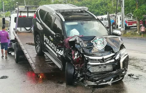 Choque mortal deja un muerto y tres policías heridos en Sabanitas de Colón