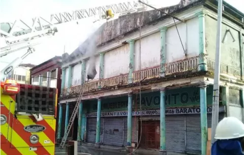 Otro incendio se registra en la ciudad de Colón, en un depósito de almacén