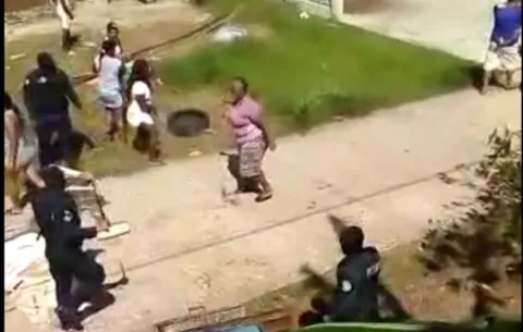 Familias de Arco Iris fijan su posición tras enfrentamientos con agentes policiales 