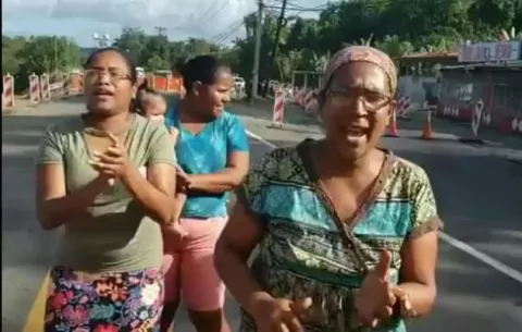 Moradores del Desvío en Buena Vista,  Colón, protestan por falta de agua