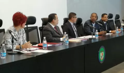 Gira nacional para consultar reformas constitucionales