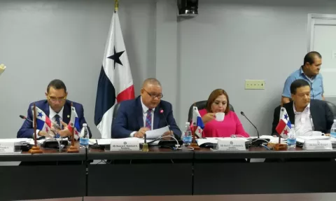 Comisión de Presupuesto suspende apoyo económico a colegio privado
