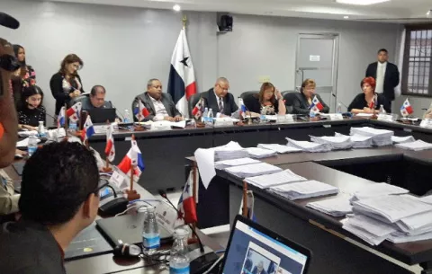 Comisión de Presupuesto niega solicitud de $6 millones para propaganda gubernamental
