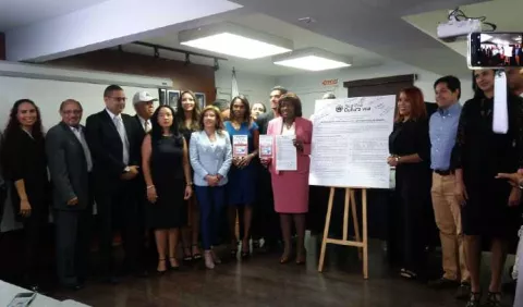 Candidatos se ausentan de firma de compromiso con la  seguridad vial