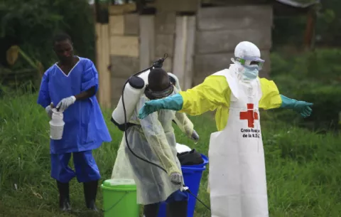El primer bebé de una paciente curada del ébola nace sano en la república del Congo