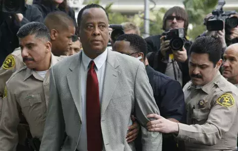 Conrad Murray vuelve a la Medicina
